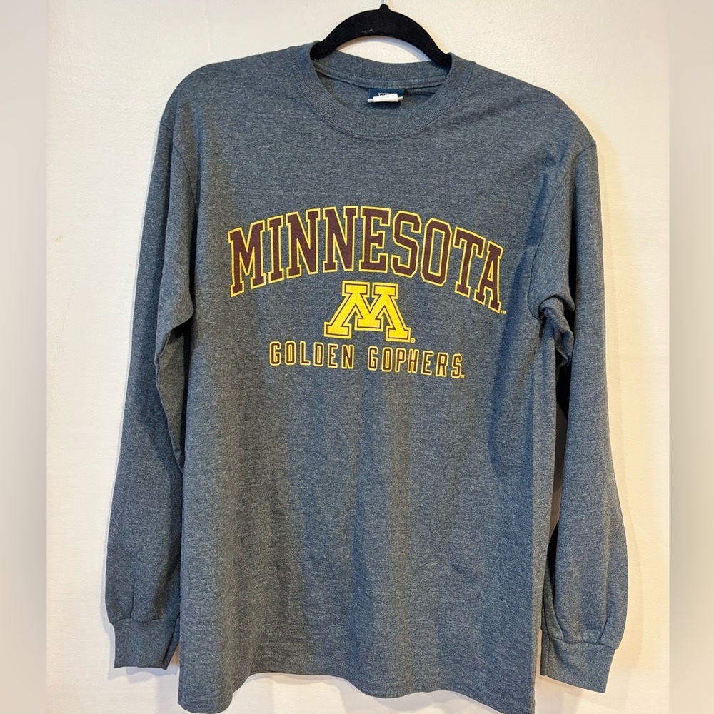 Minnesota Gophers NWOT NCAA Gray Long-Sleeve Shirt Size Medium Unisex